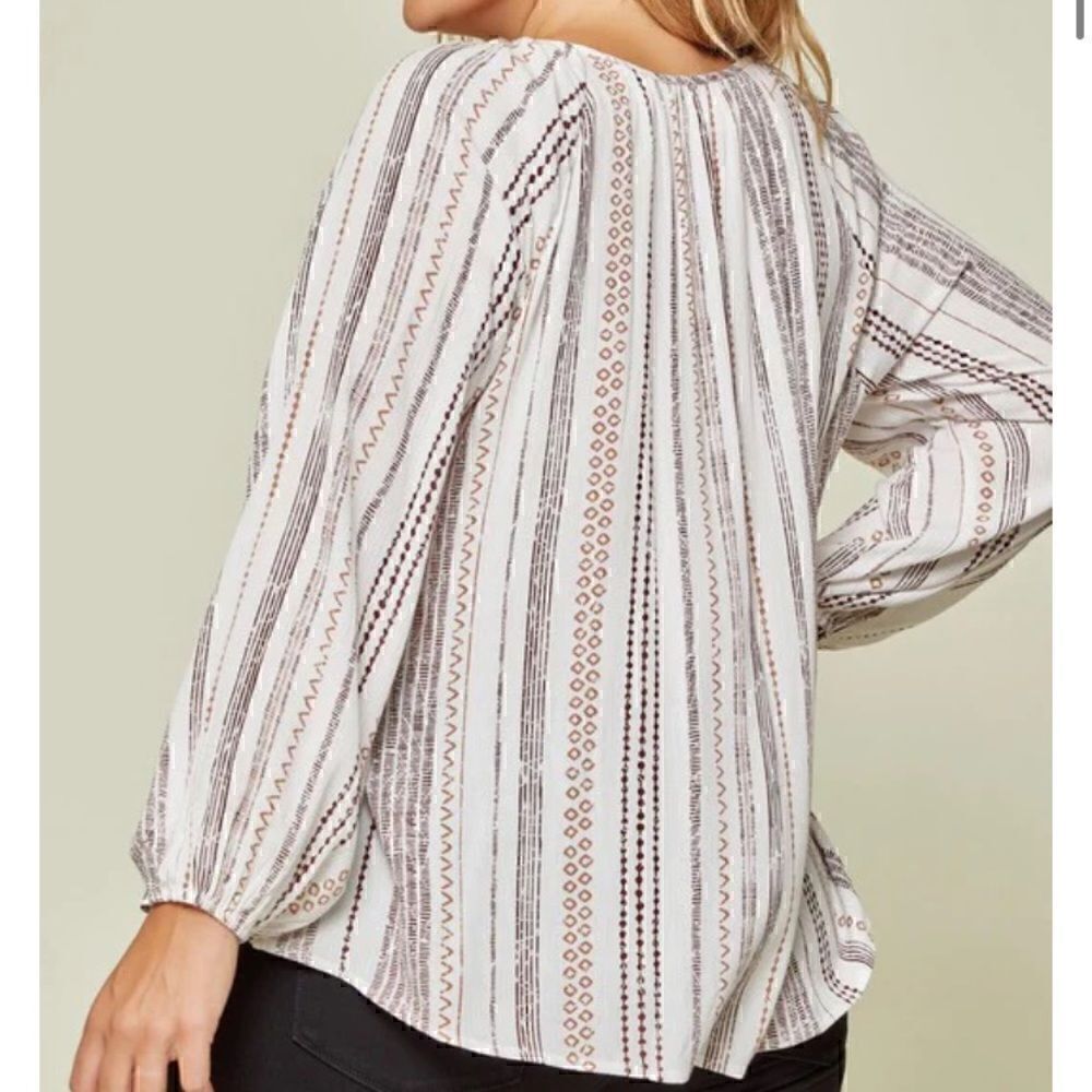 Savanna Jane Embroidered Peasant Tunic Top - Picture 3 of 9